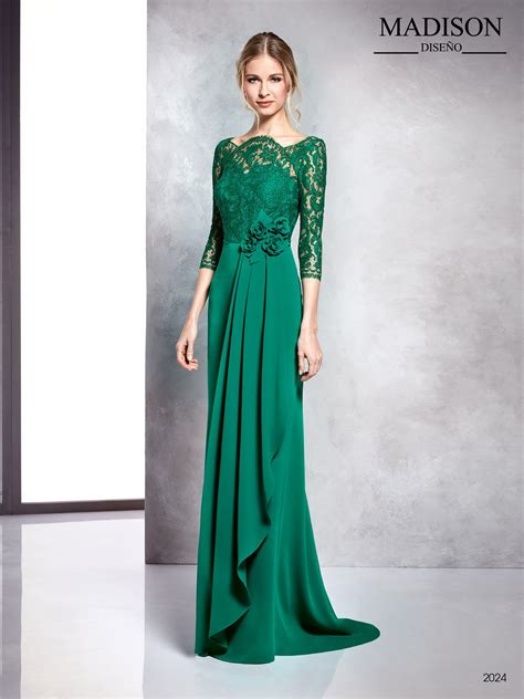 vestido gucci verde|Vestido de encaje inamarillo claro y verde profundo .